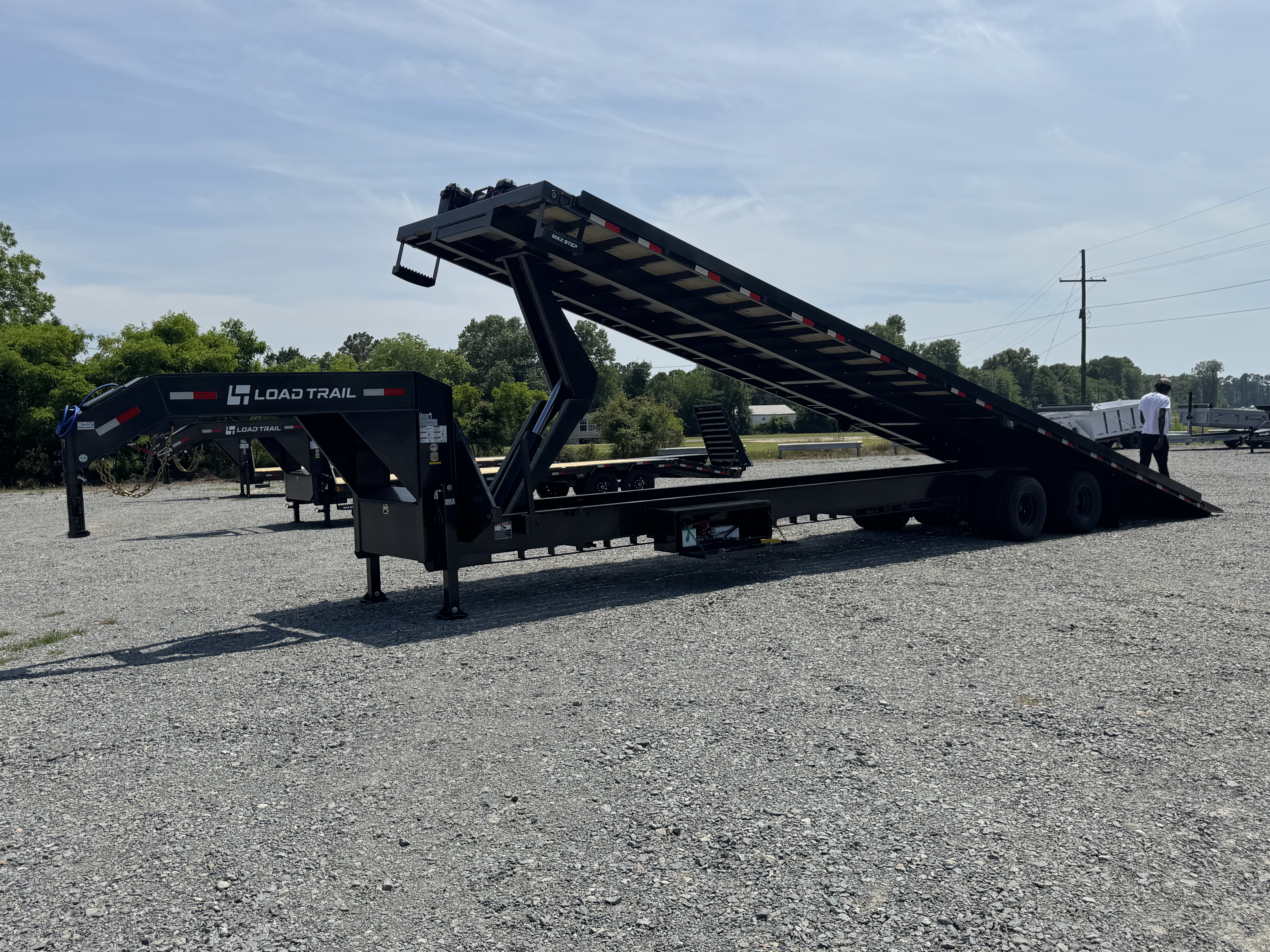 New 2026 Load Trail GT 102X40 25.9K GVWR 18K WINCH EXTENDED RUB RAIL HYDRUALIC JACKS WIRELESS REMOTE Tilt Trailer
