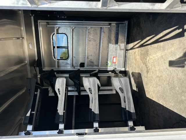 Used 2024 Logan Coach Bullseye XL 6 Horse Slant