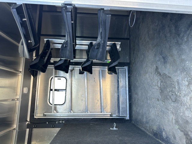 Used 2024 Logan Coach Bullseye XL 6 Horse Slant