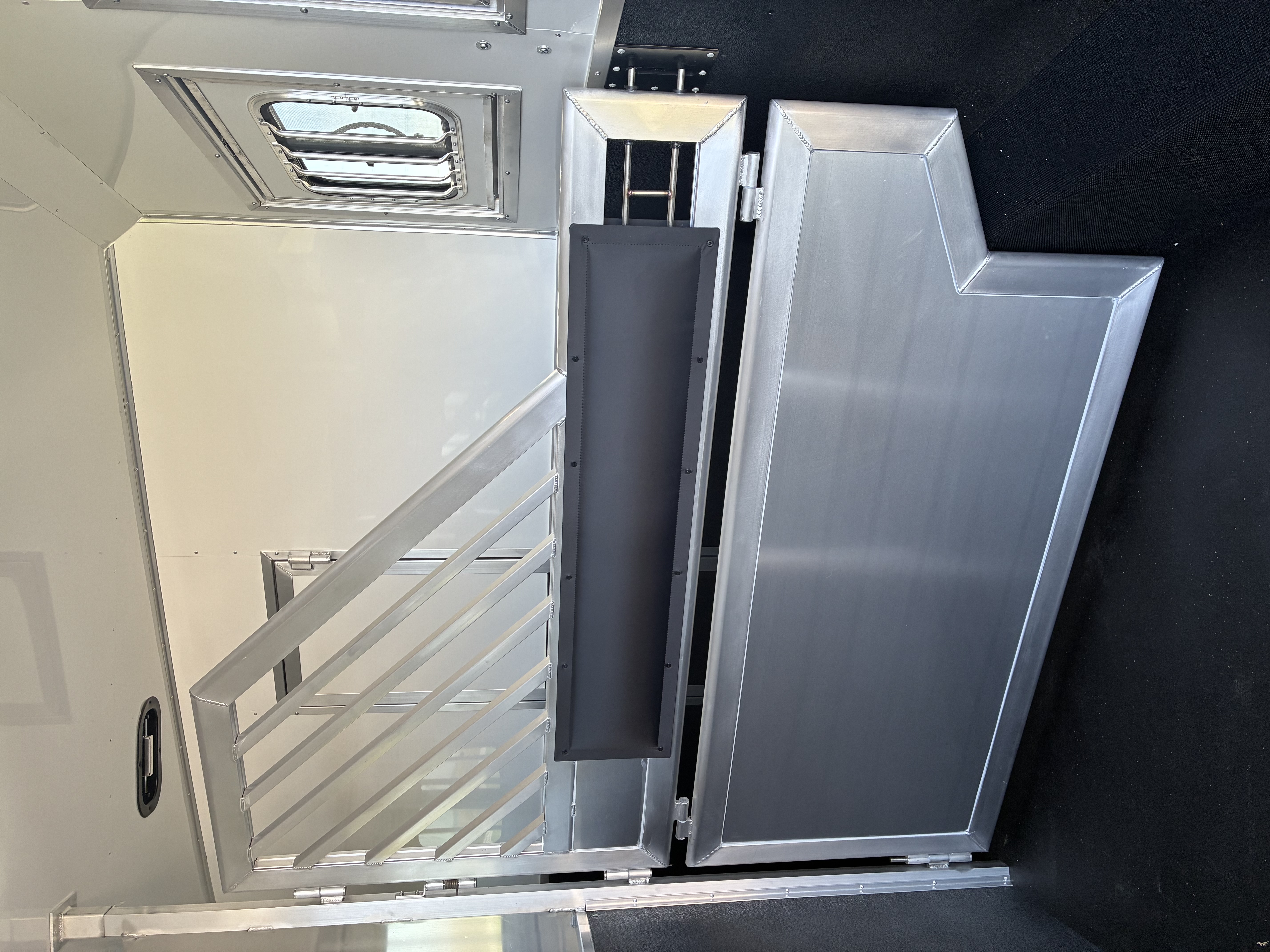 New 2026 Lakota IN8315SR 3H 15' LQ Horse Trailer