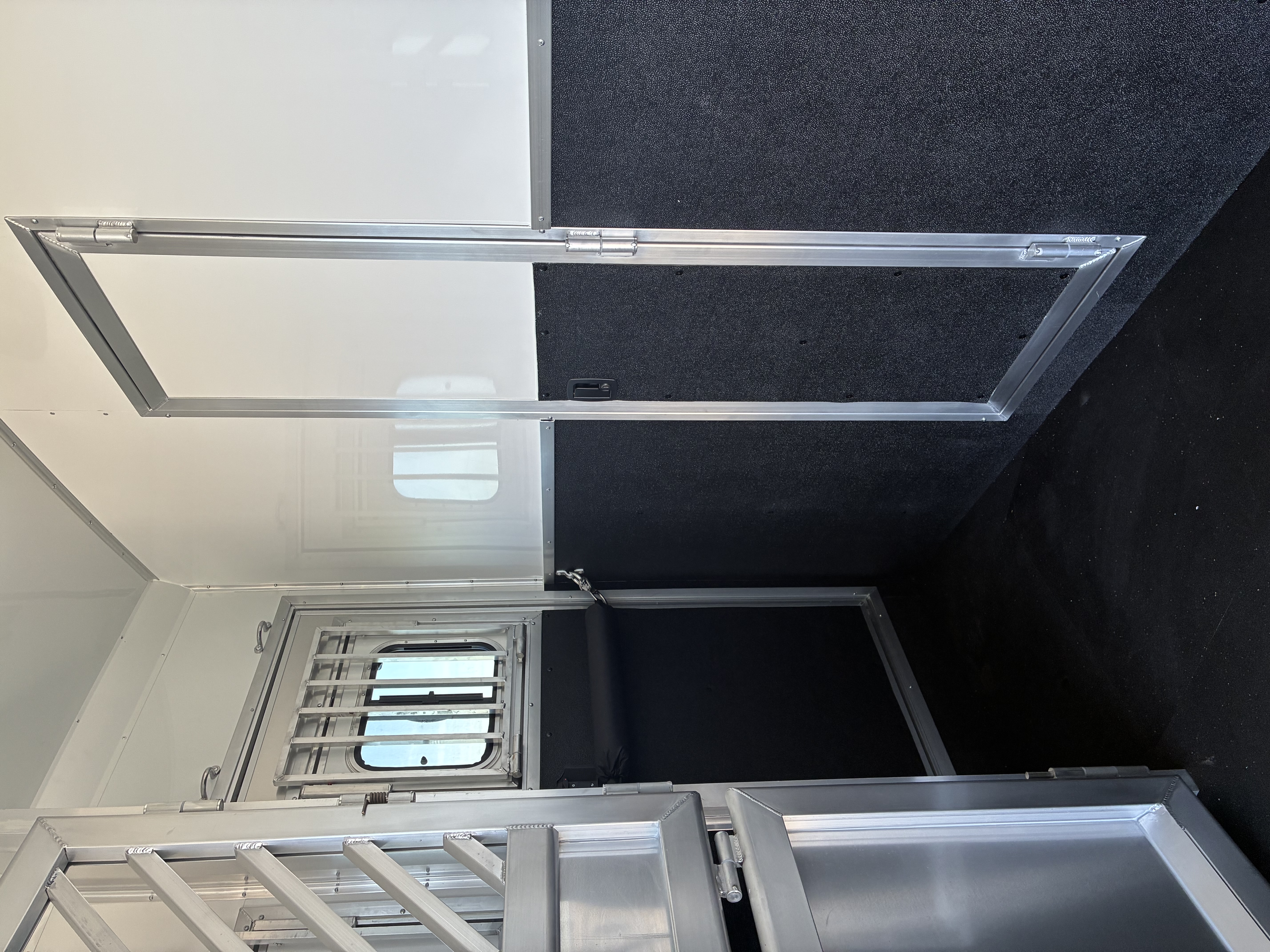 New 2026 Lakota IN8315SR 3H 15' LQ Horse Trailer