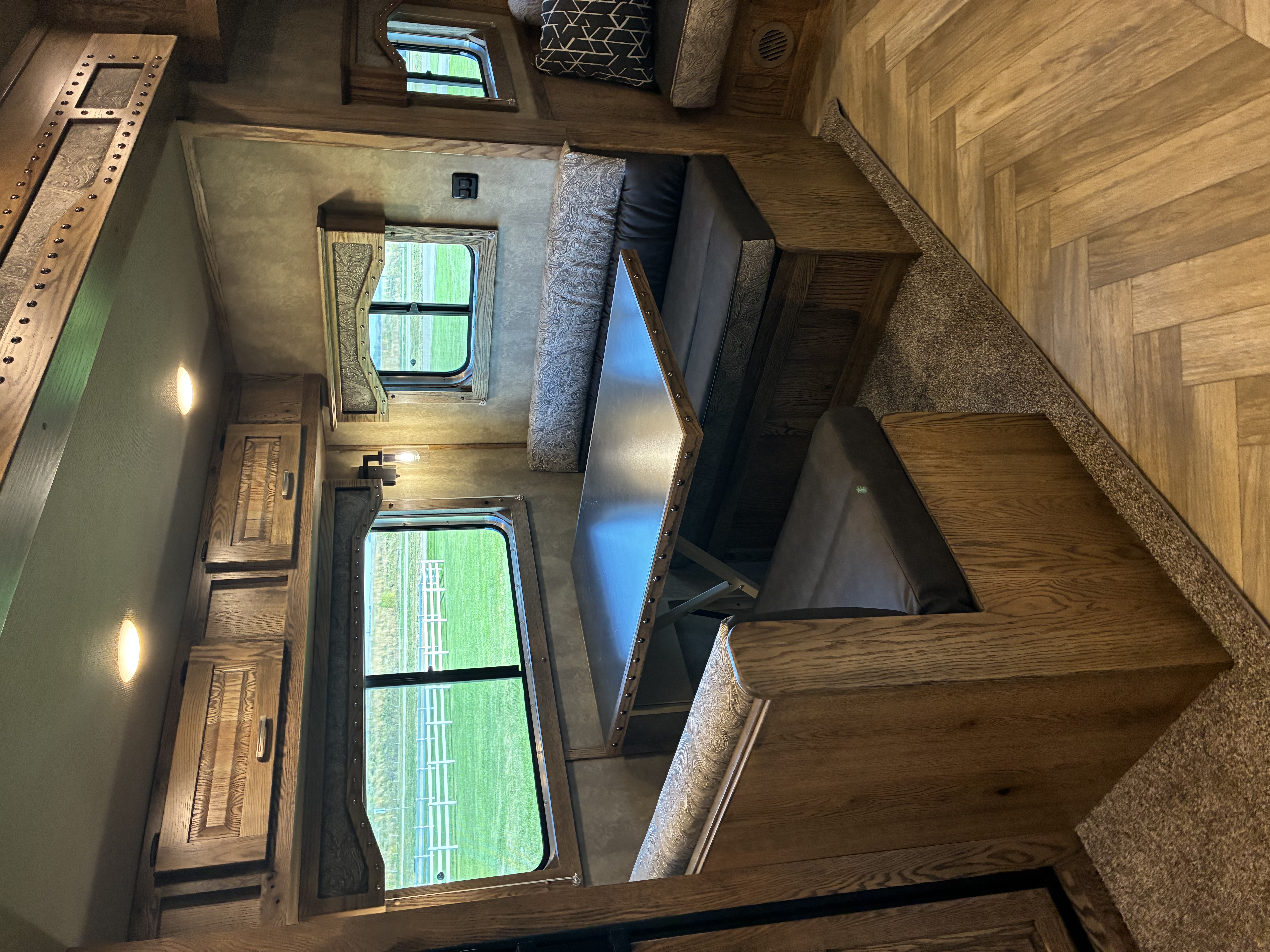 New 2026 Lakota IN8315SR 3H 15' LQ Horse Trailer