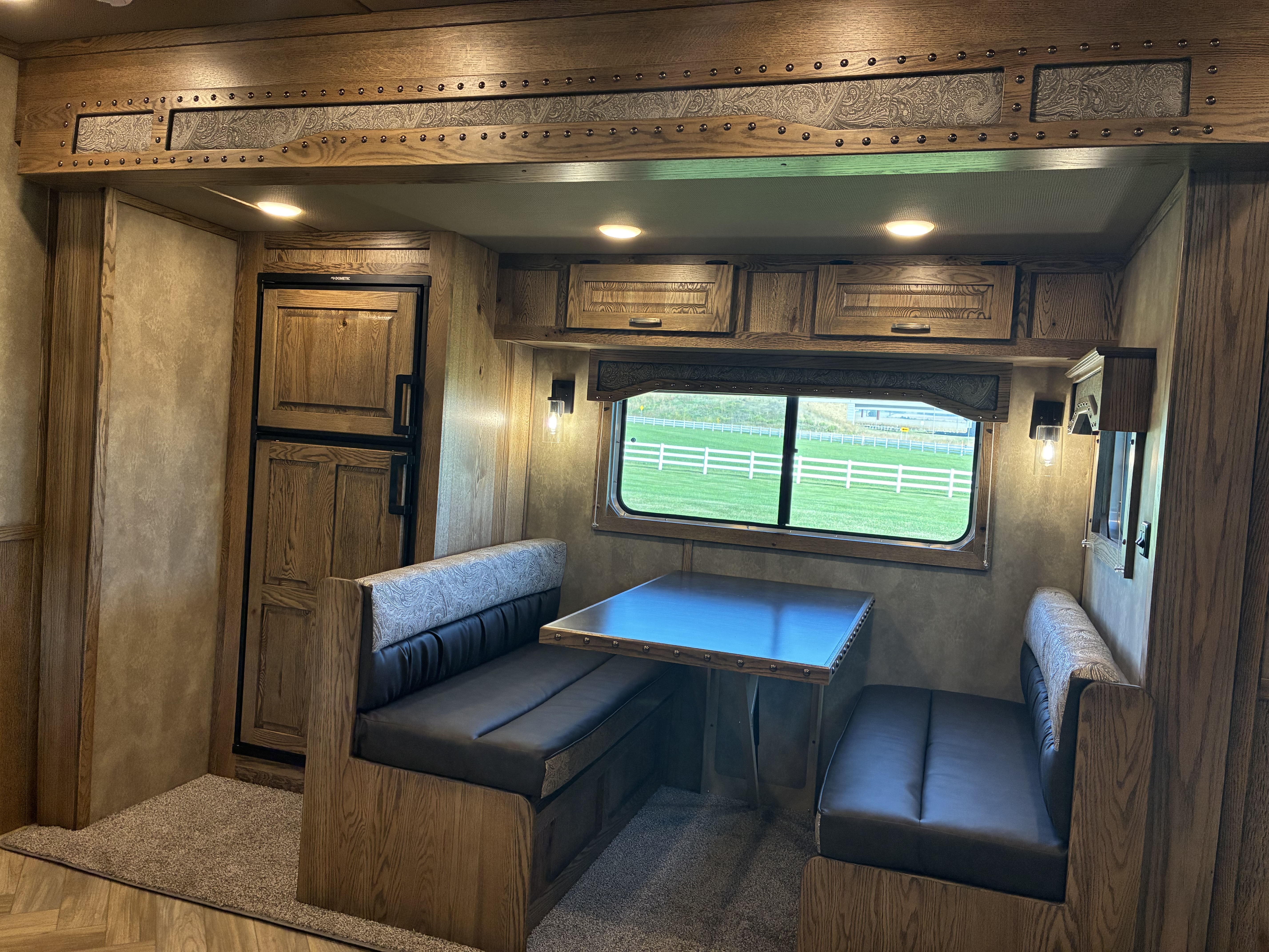 New 2026 Lakota IN8315SR 3H 15' LQ Horse Trailer