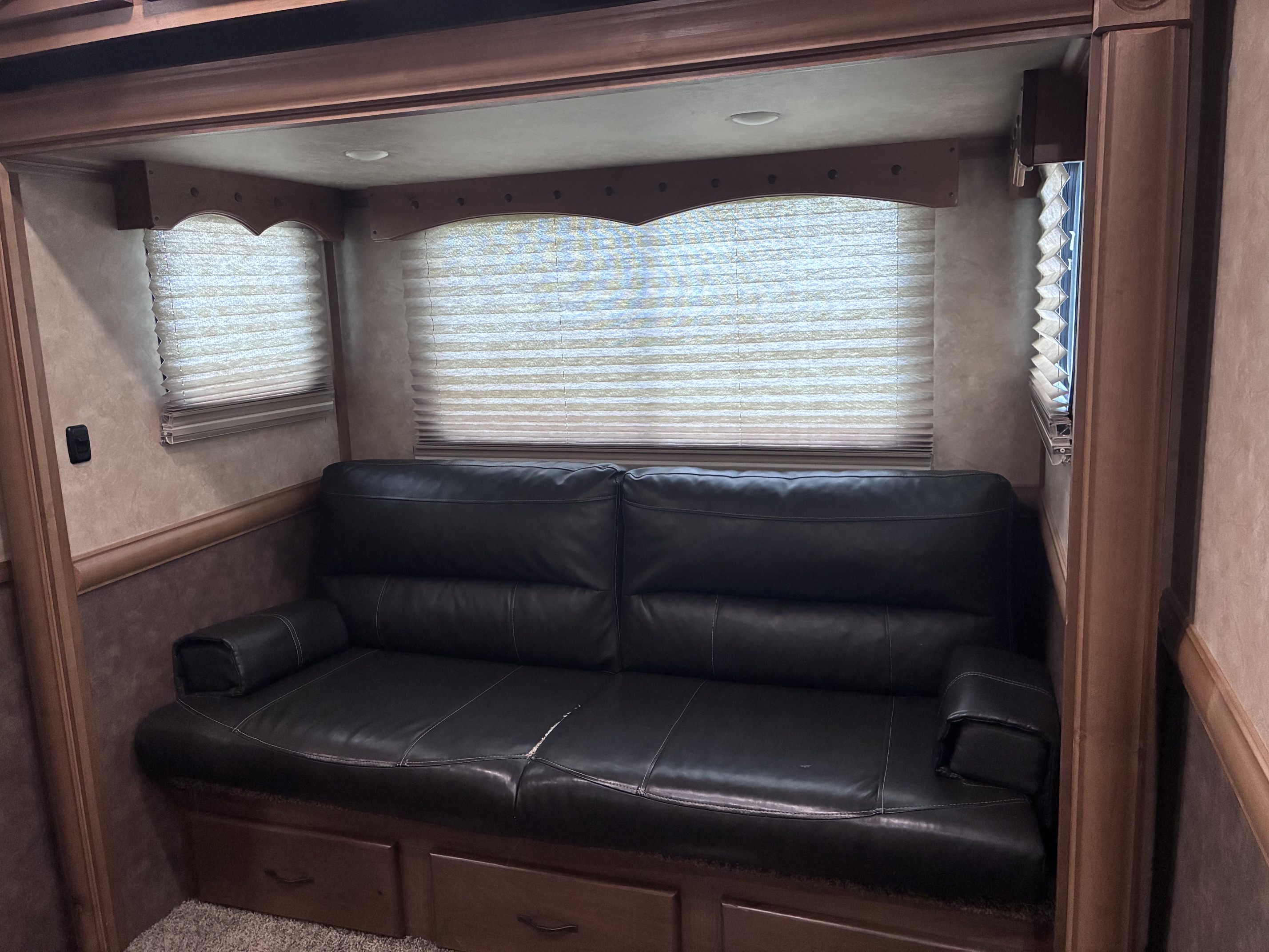 Used 2019 Trails West 5H LQ Horse Trailer