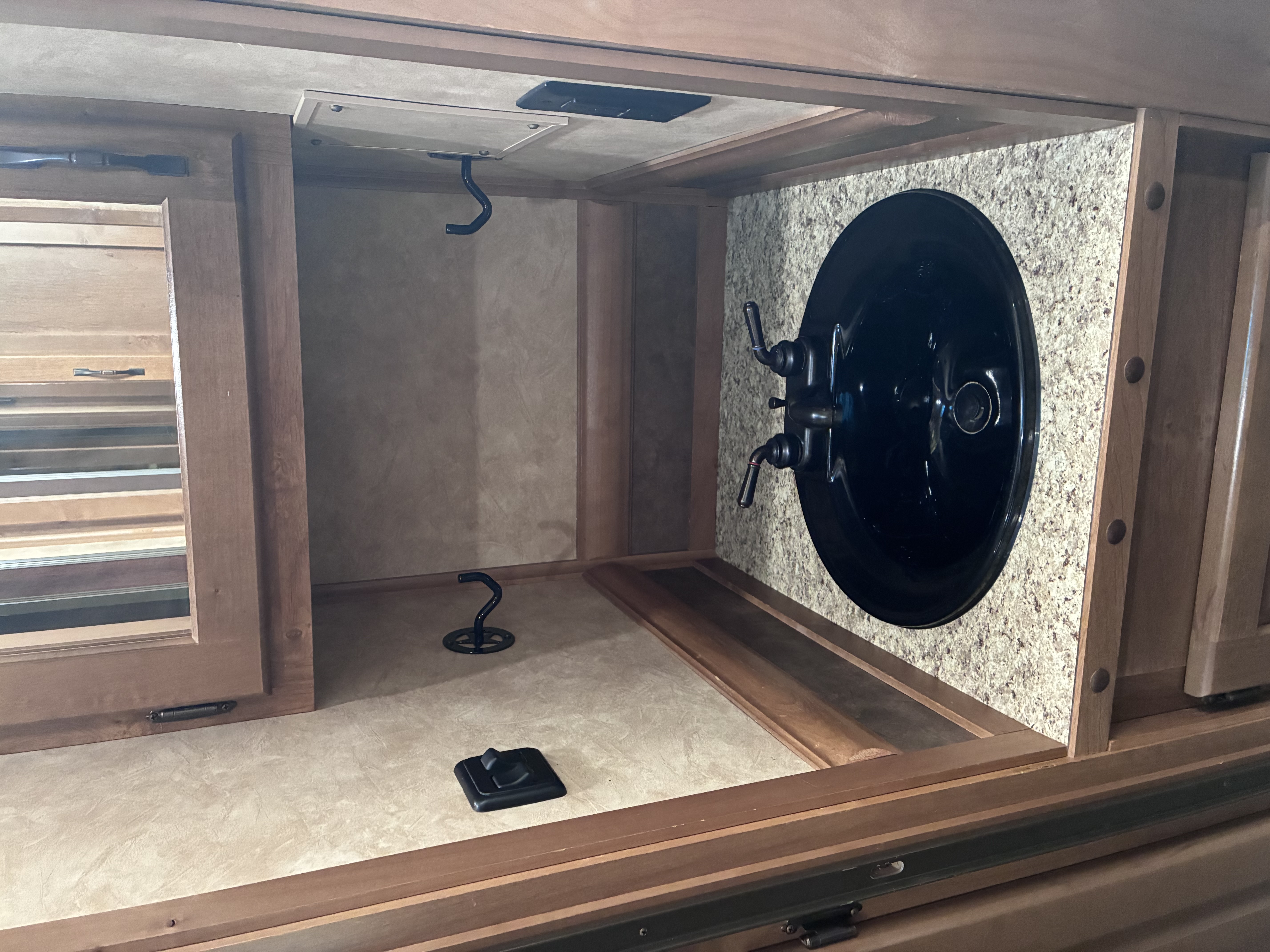 Used 2019 Trails West 5H LQ Horse Trailer