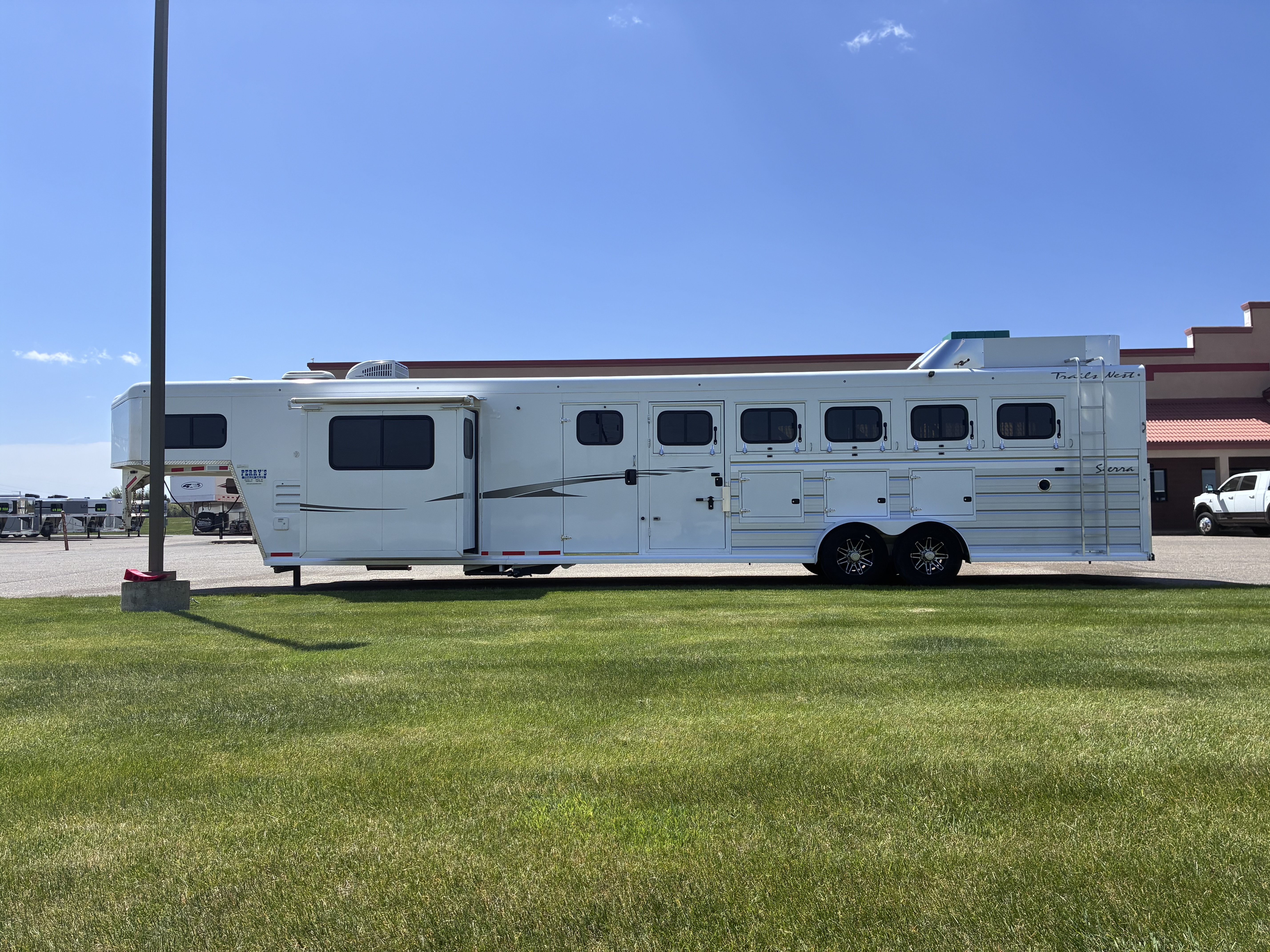 Used 2019 Trails West 5H LQ Horse Trailer