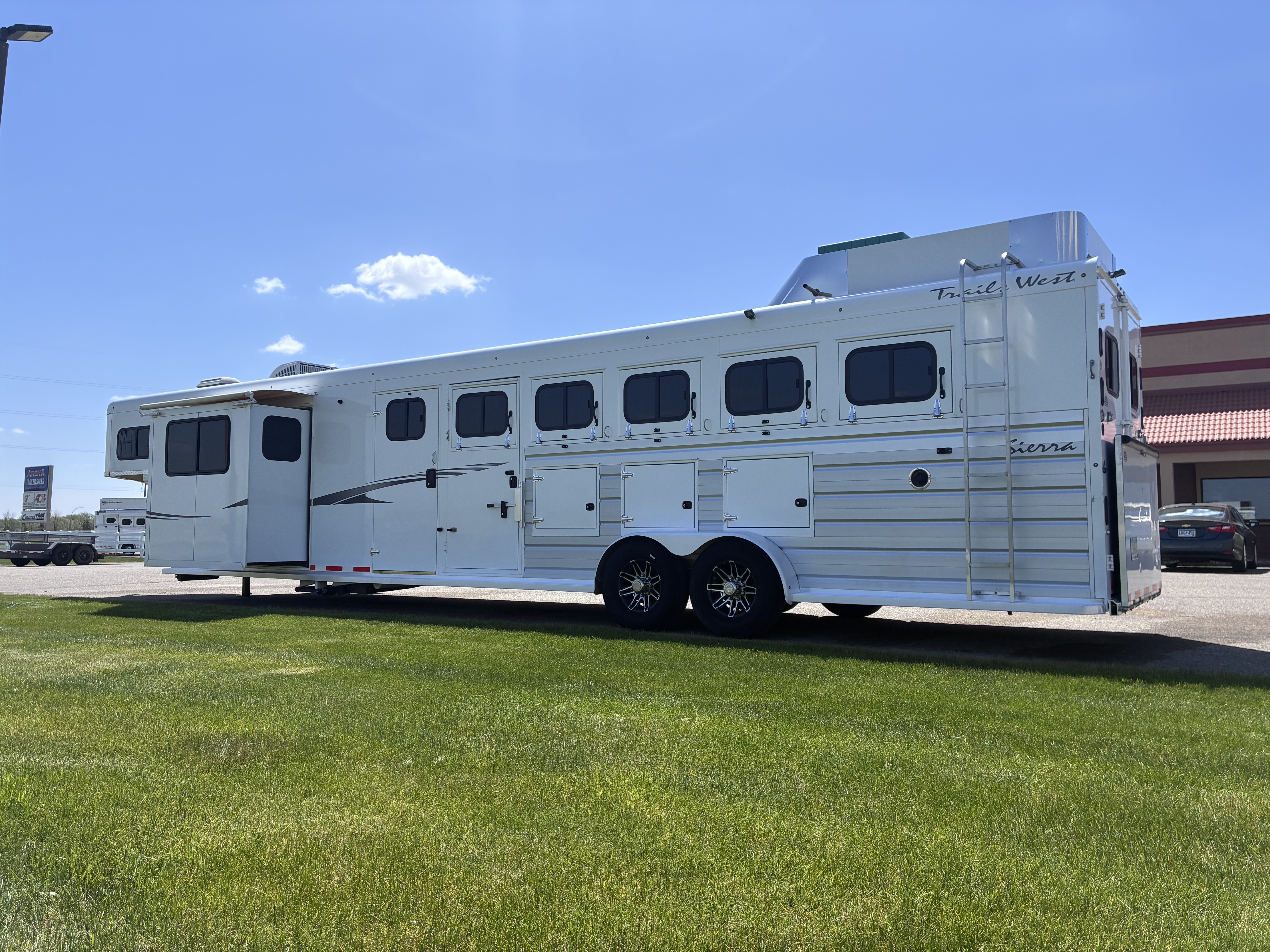 Used 2019 Trails West 5H LQ Horse Trailer