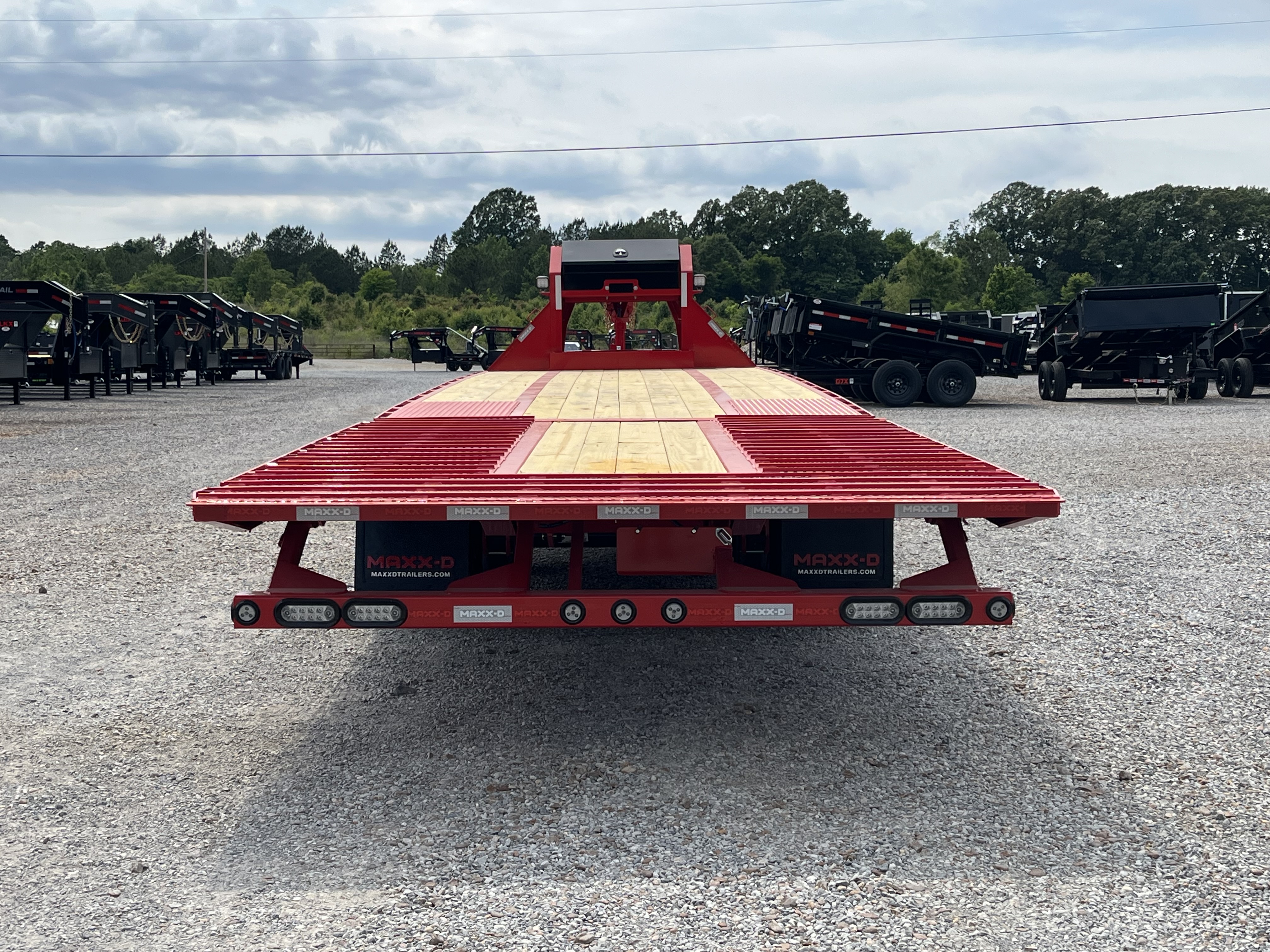 New 2027 MAXXD Hydraulic Dovetail Gooseneck Trailer | 34' x 102' 30K GVWR