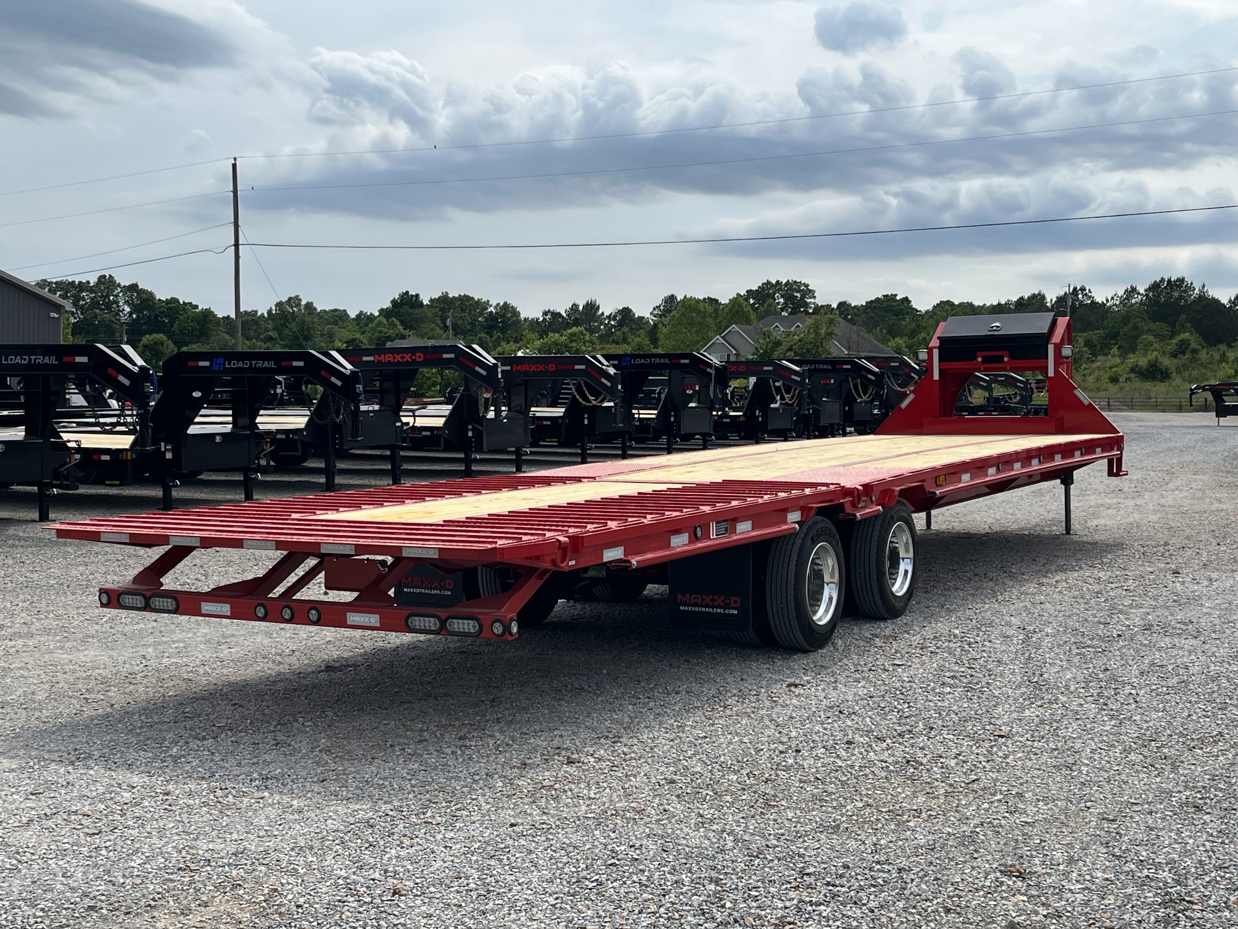New 2027 MAXXD Hydraulic Dovetail Gooseneck Trailer | 34' x 102' 30K GVWR